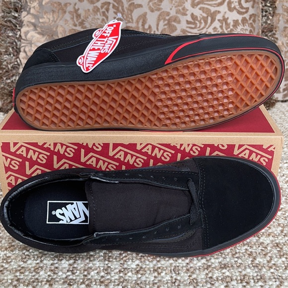 Vans Men’s Old Skool
(Flame Wall) Black/Black
VN0A38G1Q8Q
Sneakers - Picture 6 of 16